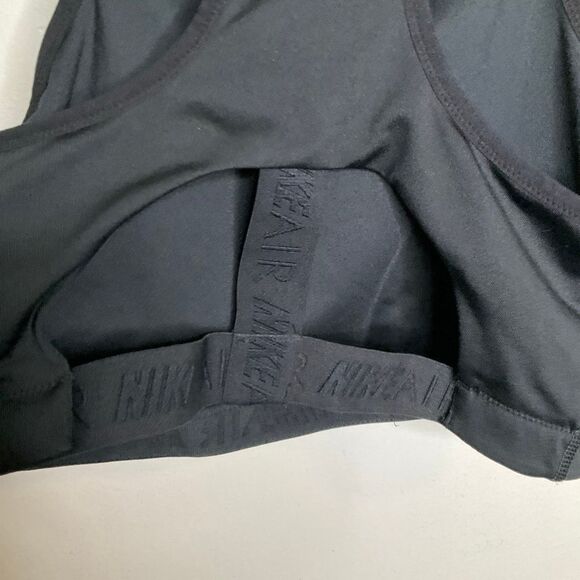 Nike Air Cut Out in Back Sports Bra - Picture 4 of 6